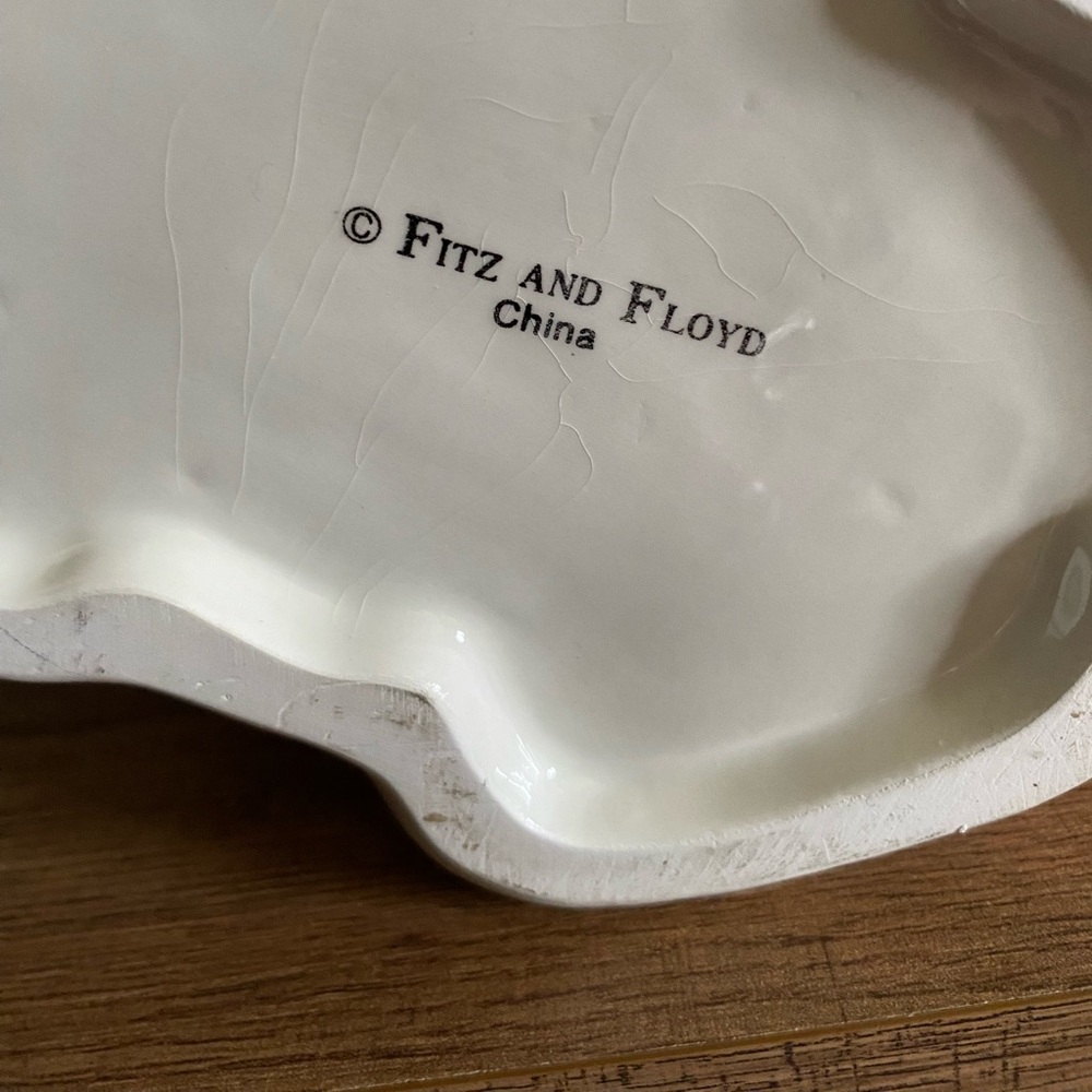 Fitz and Floyd Cream Ceramic Art Piece
